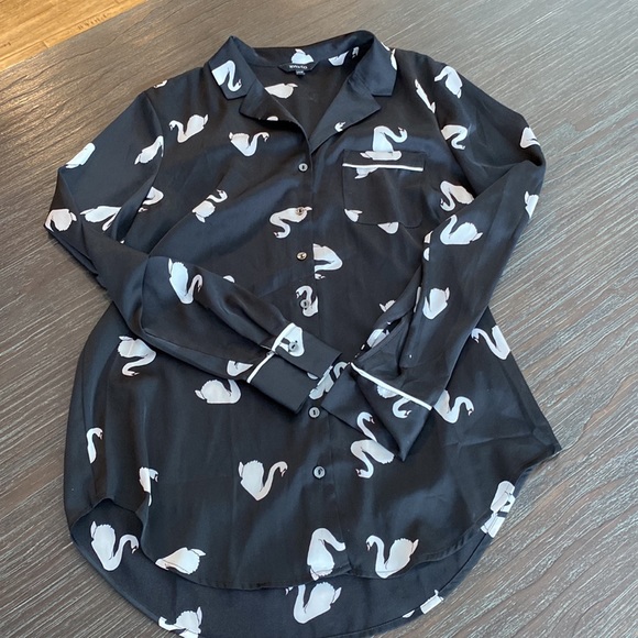 RW and Company, extra small ladies swan blouse in black and white. - Picture 3 of 8